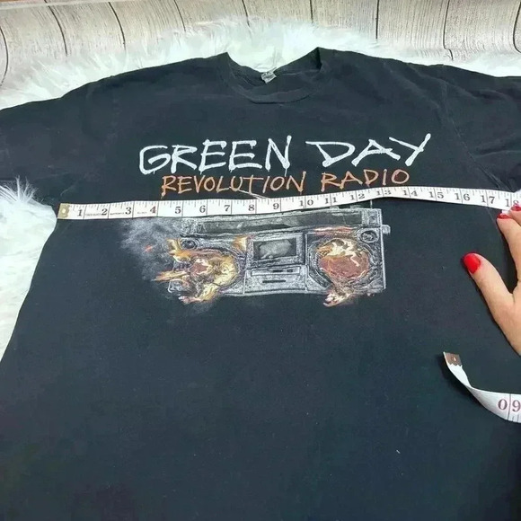 Green Day Revolution Radio Spring Tour 2017 Concert Tshirt Next Level Size S - Picture 2 of 6